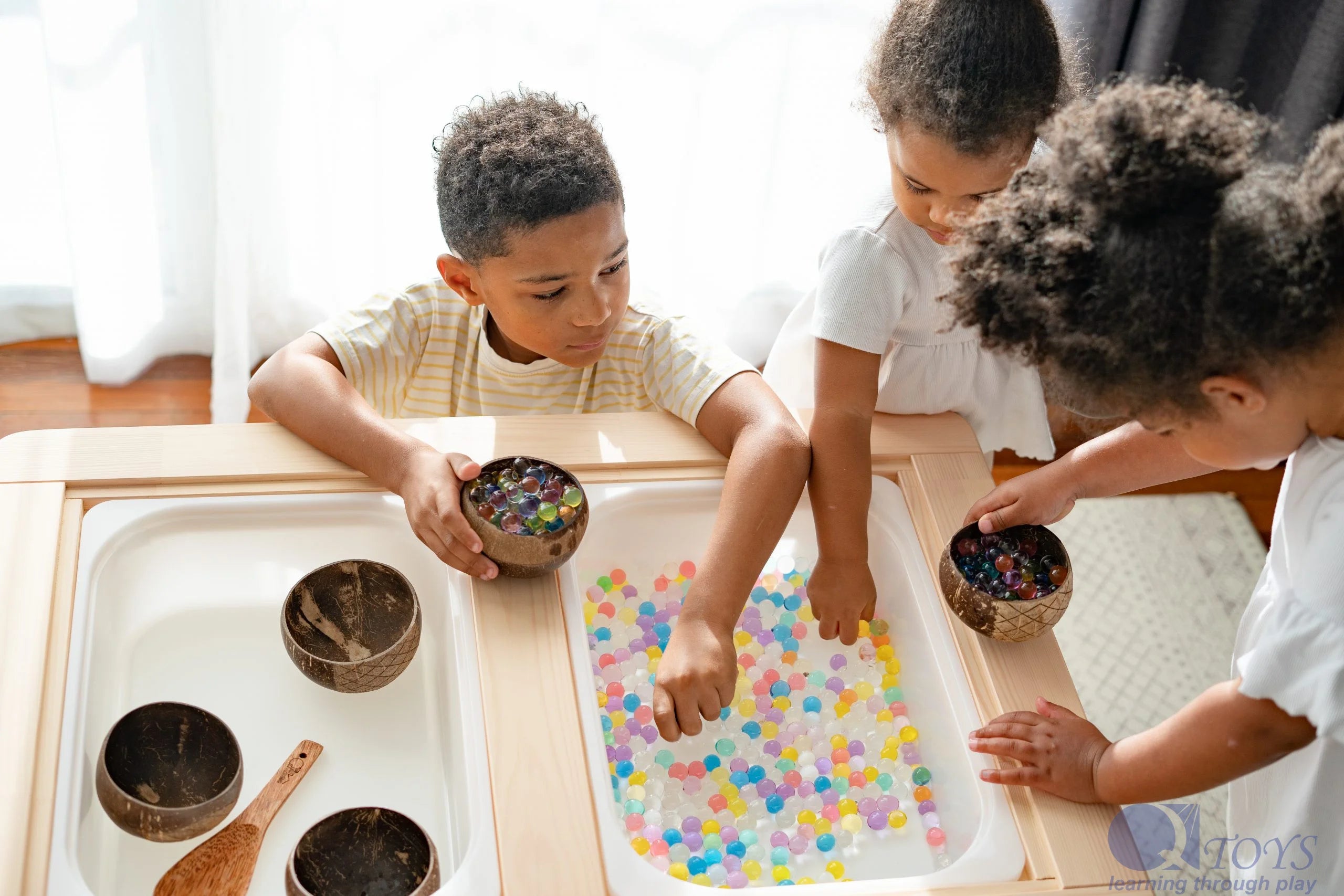 QToys Australien (USA) – Gemusterte Kokosnussschalen, Set mit 6 Stück